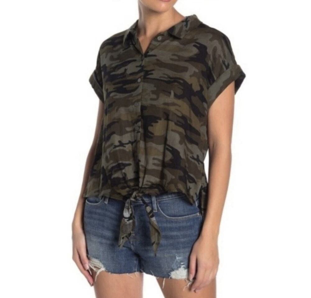 SANCTUARY Camo Print Button Tie Front Short Sleeve Top Size Medium 100% Cotton